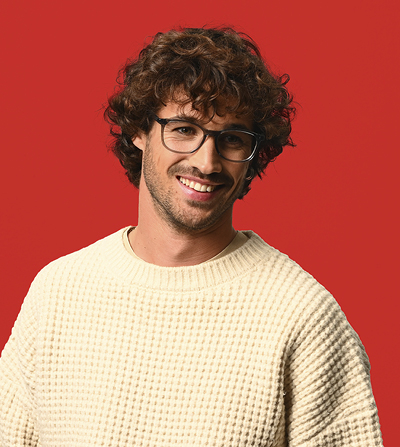 home amb ulleres graduades