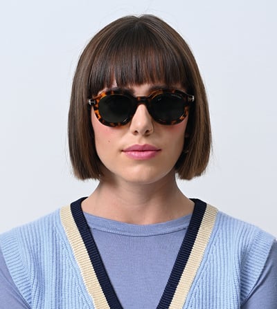 mujer con gafas