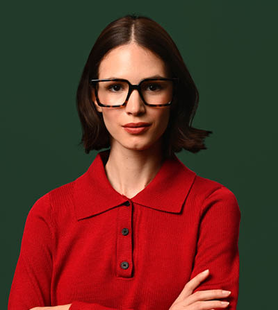 home amb ulleres graduades